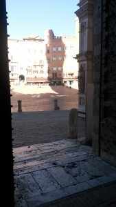 entrone_piazza del campo